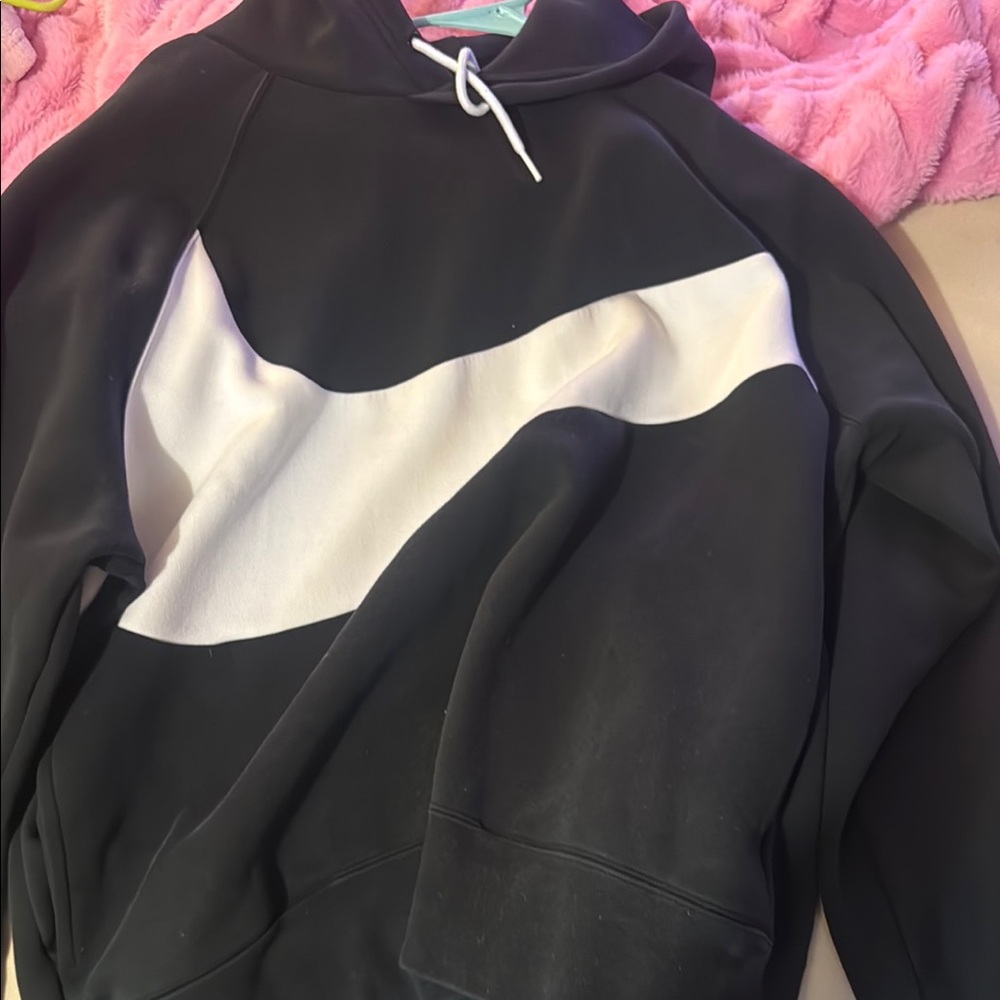 Nike Black and White Crewneck Sweater